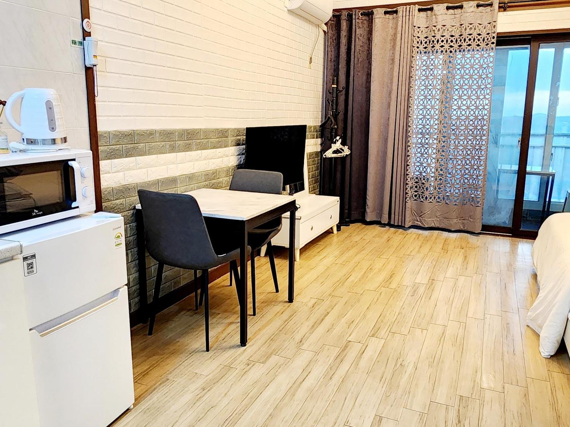 Pureun Jeju Pension Seogwipo Exterior photo