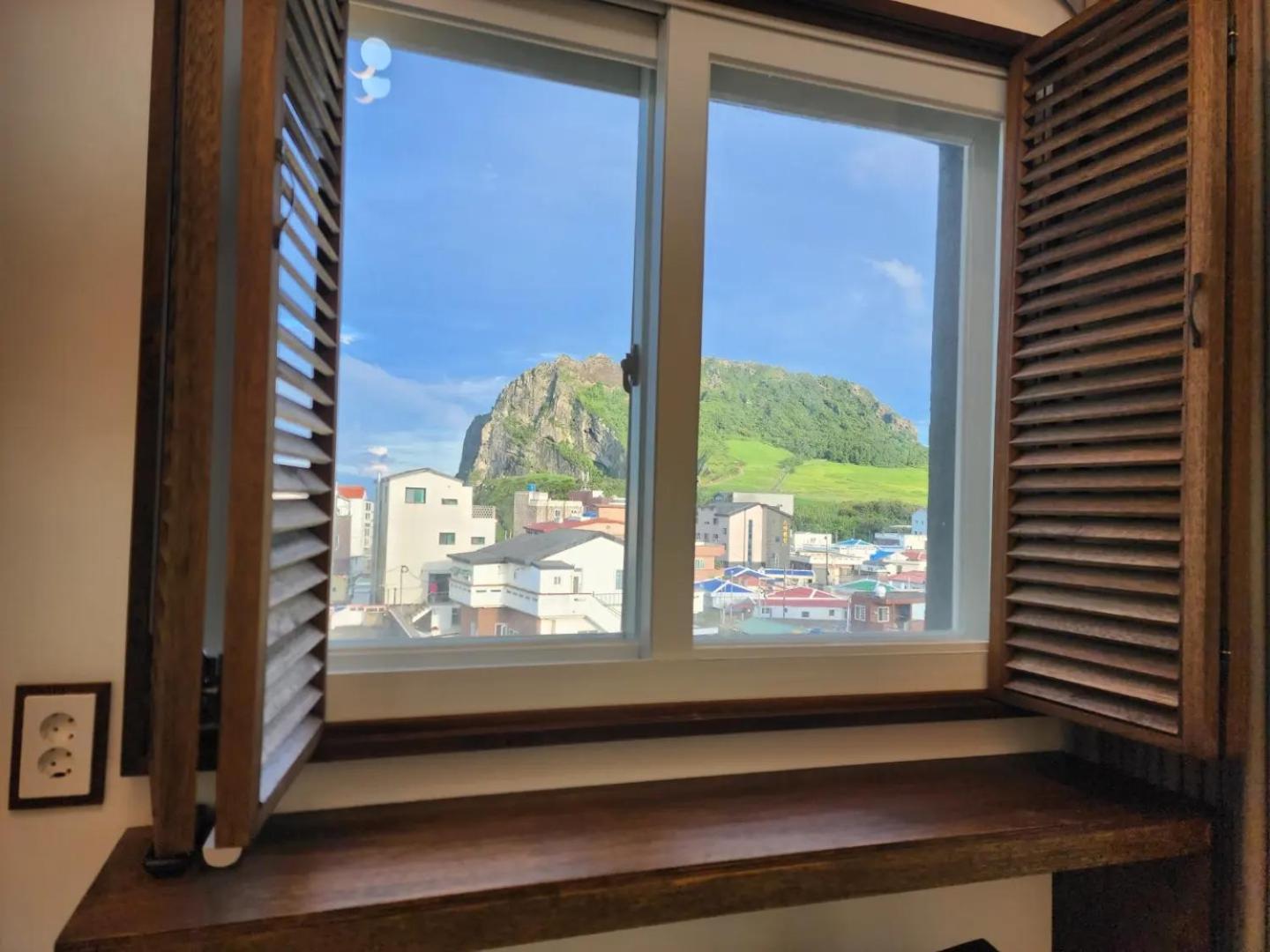 Pureun Jeju Pension Seogwipo Exterior photo