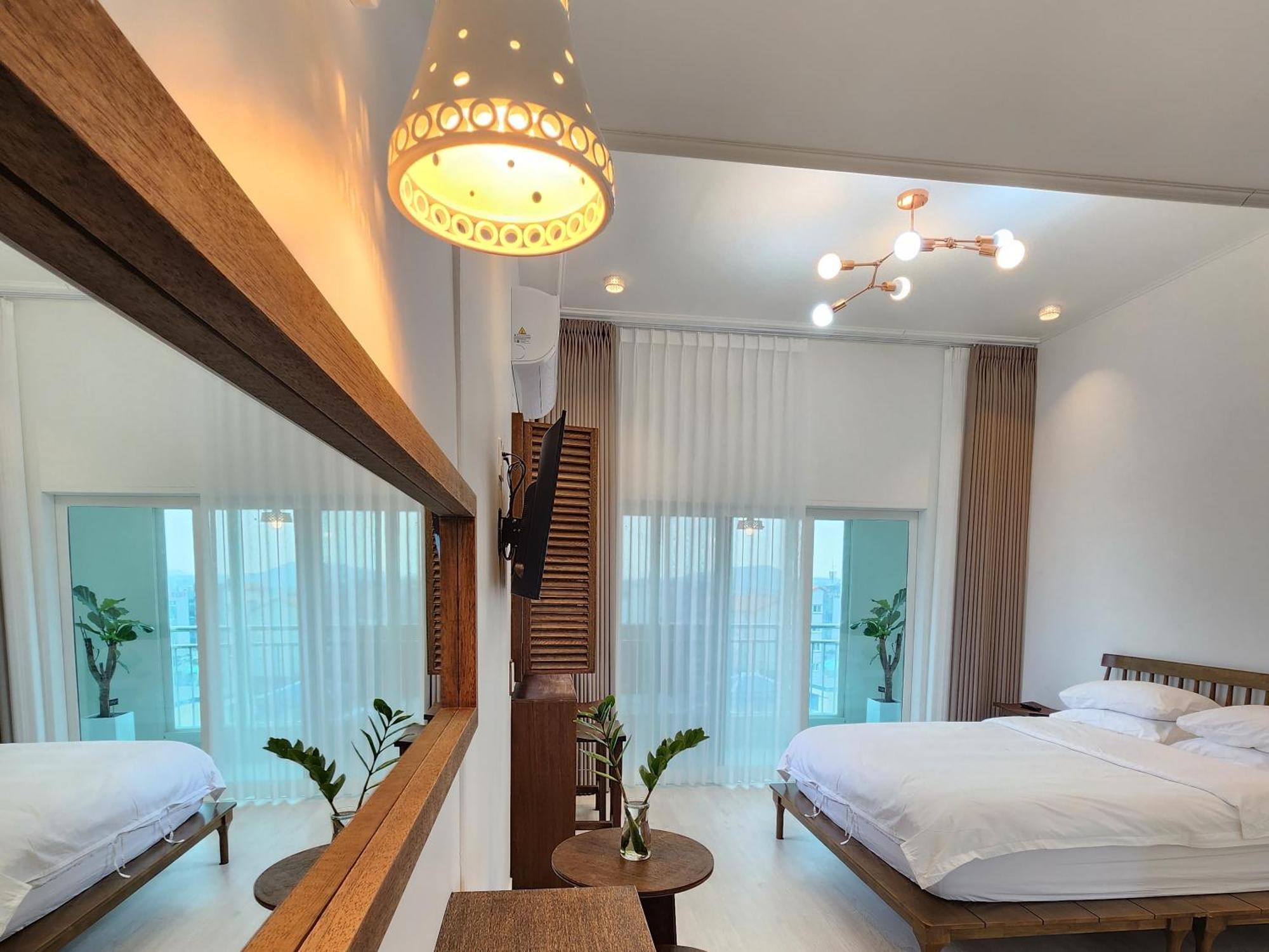 Pureun Jeju Pension Seogwipo Exterior photo